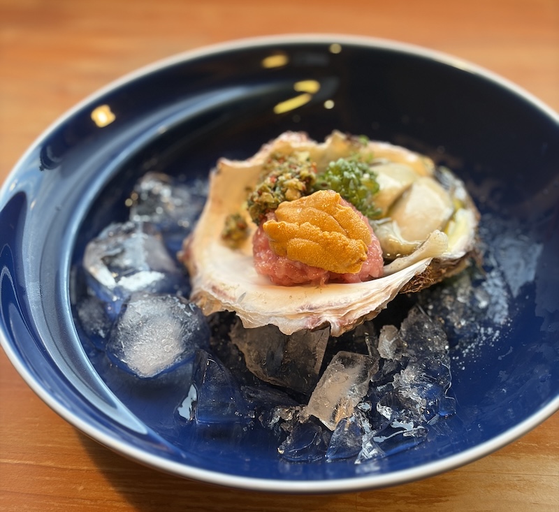 SHIROMISUZUさん、抜群にうまい前菜！岩牡蠣。